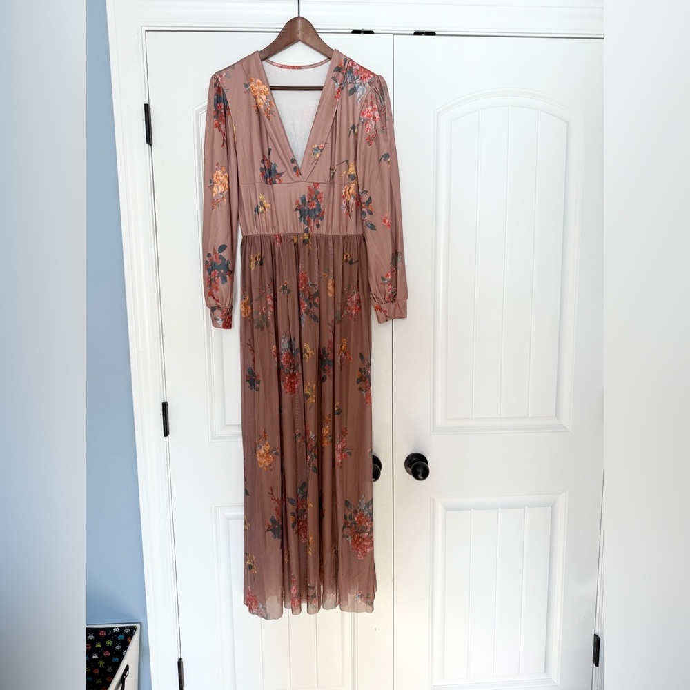 NWOT Stunning Mauve Floral Maxi Dress